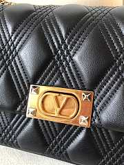 Valentino Garavani Quiltie 67 Medium Shoulder Bag Black 23x17x8cm - 5