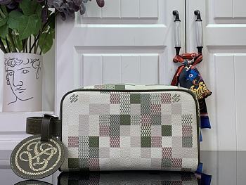 Louis Vuitton LV Locker Dopp Kit D16 Khaki 23x13x12cm