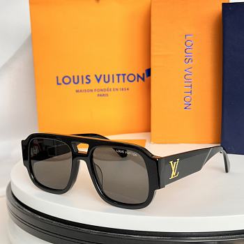 Louis Vuitton LV Clash Pilot Sunglasses