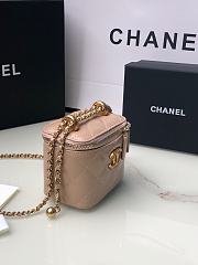 Chanel Mini Vanity Case Pink Lambskin 11x8.5x7cm - 3
