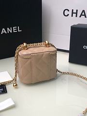 Chanel Mini Vanity Case Pink Lambskin 11x8.5x7cm - 2