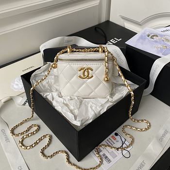 Chanel 24C Mini Vanity Case White Lambskin 11x8.5x7cm