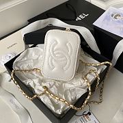 Chanel 24C Mini Vanity Case White Lambskin 11x8.5x7cm - 6