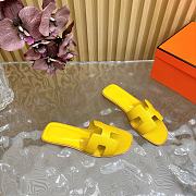 Hermes Oran Yellow Slides - 2