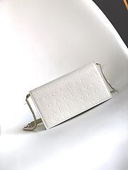 Bvlgari Logo Infinitum Chain Wallet White 19x10.5x4.5cm - 1