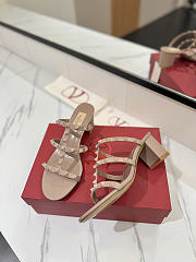 Valentino Garavani Rockstud Beige Heel 6cm - 4
