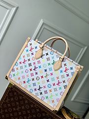 Louis Vuitton OnTheGo MM LV x TM White 35x27x14cm - 3