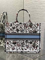 Dior Large Book Tote Latte Multicolor Cabinet Motif 42x18x35cm - 2