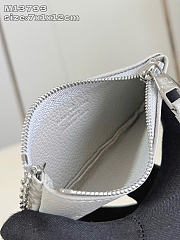 Louis Vuitton LV Key Pouch Grey 12cm - 2