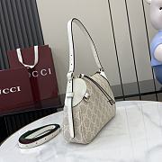 Gucci GG Emblem Small Shoulder Bag White Beige 24.5x16x5cm - 4
