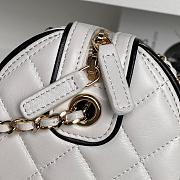 Chanel 25P Clutch With Chain White & Black 18.5x11.5x11cm - 5
