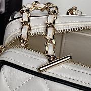 Chanel 25P Clutch With Chain White & Black 18.5x11.5x11cm - 4