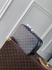 Louis Vuitton LV Eclipse Toiletry Pouch 25x17x7cm - 4