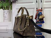 Louis Vuitton LV OnTheGo East West Chain Monogram 25x13x10cm - 2