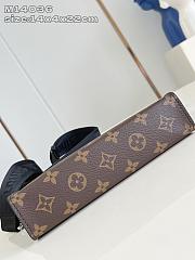 Louis Vuitton LV Gaston Wearable Wallet Monogram 22x14.5x4.5cm - 6