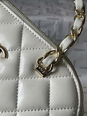 Chanel Clutch Strap White Lambskin Gold 20x15x6cm - 4