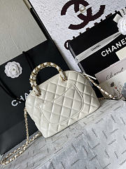 Chanel Clutch Strap White Lambskin Gold 20x15x6cm - 2
