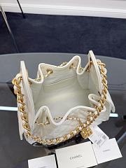 Chanel 25 Small Handbag White Lambskin Gold 30x26x14cm - 3