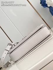 Louis Vuitton LV Pochette Métis Brume Gray 25x19x7cm - 2