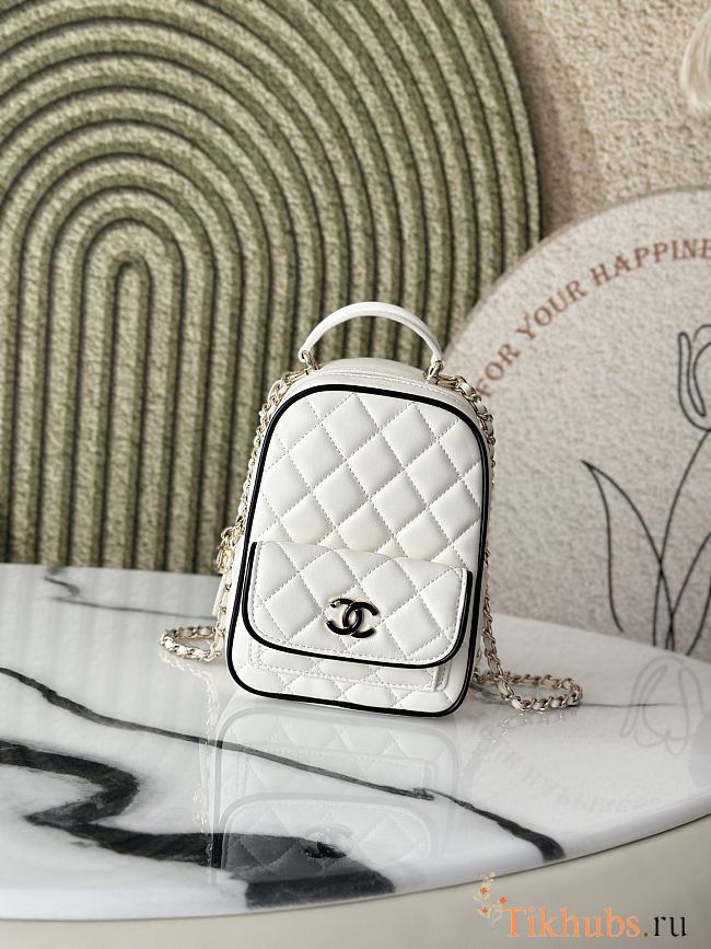 Chanel 25p Backpack White Lambskin 18x13x9cm - 1