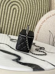 Chanel Top Handle Vanity Case Black Caviar 17x8x9.5cm - 3