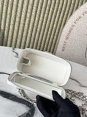 Chanel Top Handle Vanity Case White Caviar 17x8x9.5cm - 5