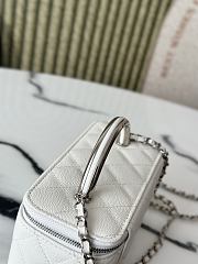 Chanel Top Handle Vanity Case White Caviar 17x8x9.5cm - 3