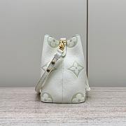 Louis Vuitton LV Néonoé BB Bag Latte/Matcha 20x20x13cm - 5