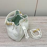 Louis Vuitton LV Néonoé BB Bag Latte/Matcha 20x20x13cm - 4