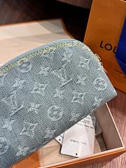 Louis Vuitton LV Cosmetic Pouch PM Gray 12x6x19cm - 3
