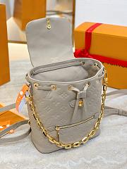 Louis Vuitton LV Coussin Backpack PM Grey 26x21x10cm - 5