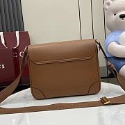 Gucci GG Emblem Medium Crossbody Bag Brown 29x23x7.5cm - 4