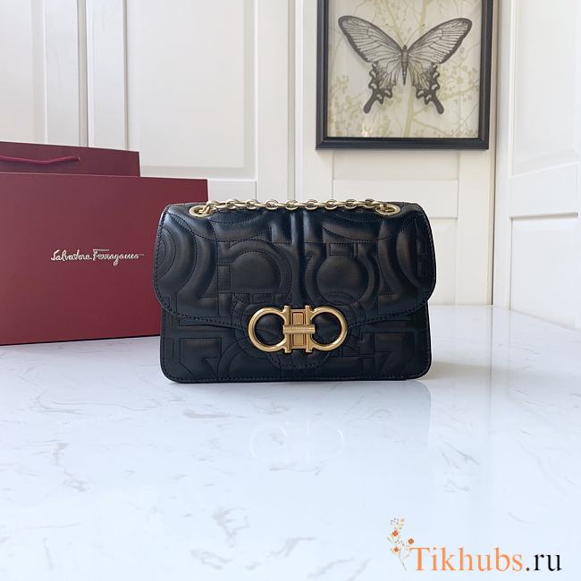 Ferragamo Quilted Gancini Large Flap Bag Black 25x16x9cm - 1