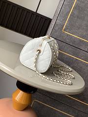 Chanel 25P Clutch With Chain White Caviar 18.5x11.5x11cm - 4
