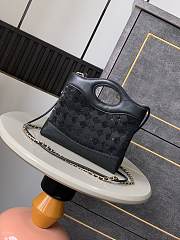 Chanel 25P 31 Bag Black 22x23x5.5cm - 3