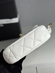 Chanel 25C Flap Bag White Lambskin Gold 18x5x13cm - 5