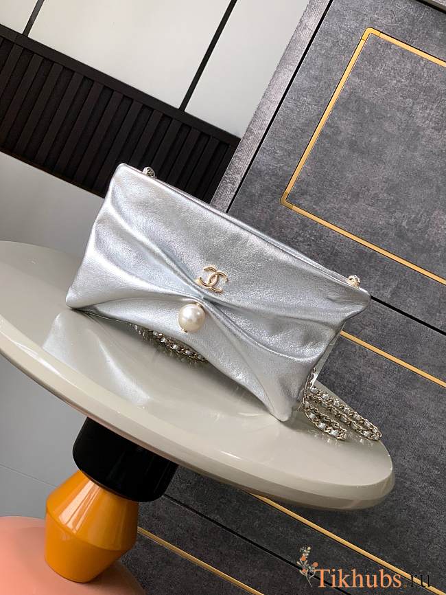 Chanel Clutch With Chain Metallic Lambskin 24x14x5cm - 1