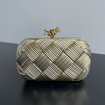 Bottega Veneta  Intreccio Knotted Clutch 19x11.5x5cm
