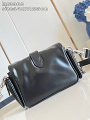 Louis Vuitton LV Cargo Wearable Wallet 23x14x10cm - 5