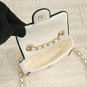 Chanel Clutch With Chain Lambskin White Black 11.5x8.5x4cm - 2
