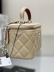 Chanel Top Handle Vanity Case Beige Lambskin 16.5x10x8cm - 6