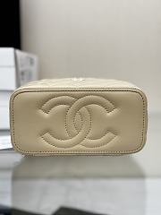 Chanel Top Handle Vanity Case Beige Lambskin 16.5x10x8cm - 5