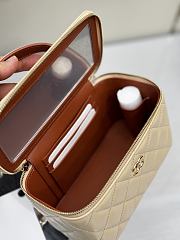 Chanel Top Handle Vanity Case Beige Lambskin 16.5x10x8cm - 4