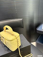 Chanel Vanity Case Top Handle Yellow Lambskin 17cm - 5