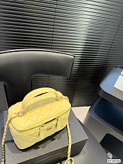 Chanel Vanity Case Top Handle Yellow Lambskin 17cm - 4