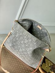 Louis Vuitton LV Coussin Hobo MM Washed Gray 38x33x10cm - 6