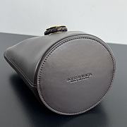 Bottega Veneta Small Liberta Bucket Brown 22x18x15cm - 4