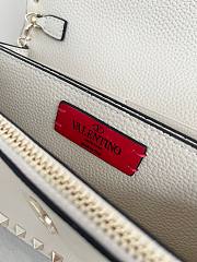 Valentino Garavani Rockstud Wallet On Chain White 21x6x11cm - 5