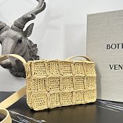 Bottega Veneta Cassette Crocheted-Raffia Shoulder Bag 23x15x5.5cm - 2