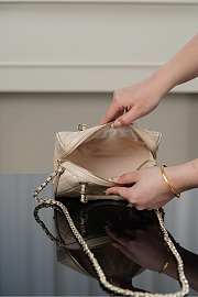 Chanel Clutch With Chain Beige Lambskin 18.5x11x11.4cm - 4